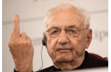 Franck Gehry finger attitude - Crédit photo : DR  