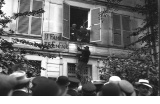 14 décembre 1911, rue de Dantzig, Paris 15e. Coup d’éclat médiatique de Georges Cochon, secrétaire de l’Union syndicale des locataires, contre une menace d’expulsion et le tout- pouvoir des propriétaires. Agence Rol. - Crédit photo : D R