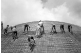 Brasilia, 1958, coupole du sénat fédéral en construction, photographie 40 x 40 cm - Crédit photo : GAUTHEROT Marcel