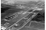 Vue aérienne de l’Esplanade des Ministères : construction du Congrès National et gare routière, 1957-1958 - Crédit photo : FONTENELLE Mario