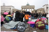 Les réfugiés installés sur la Pariser Platz - Crédit photo : DR  