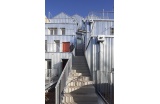 2 - Vue depuis un escalier extérieur vers les logements - 20 logements, rue Pierre-Rebière, Paris, 2006-2012 - Crédit photo : MAUPIN Stéphane