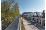 Nouvelle passerelle sur le pourtour des étangs Gobert, surplombant le siège de Nature & Découvertes © Ville de Versailles - Crédit photo : DAUL Pierrick