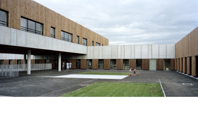 Groupe scolaire Jean Moulin Cour des maternelles<br/> Crédit photo : WEINER Cyrille