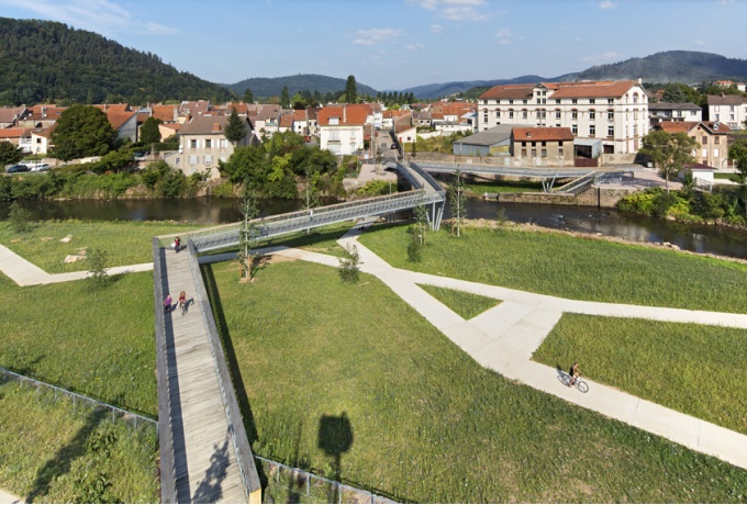 Aménagement des berges, nouvelle passerelle<br/> Crédit photo : DENANCÉ Michel