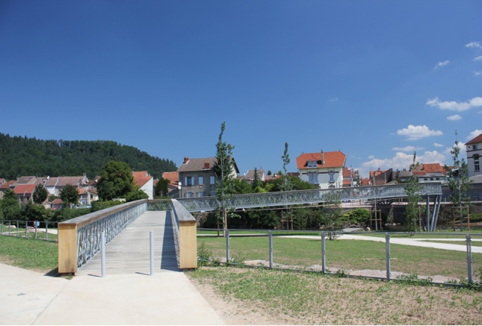 Aménagement des berges, nouvelle passerelle<br/> Crédit photo : DENANCÉ Michel