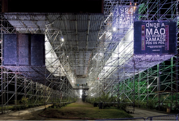 Pavillion Humanidade 2012,  les boîtes d'exposition de nuit<br/> Crédit photo : FINOTTI Leonardo