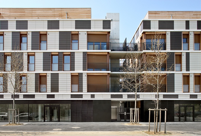 Vue du bâtiment depuis l'avenue Julien Duranton<br/> Crédit photo : DUJARDIN Filip