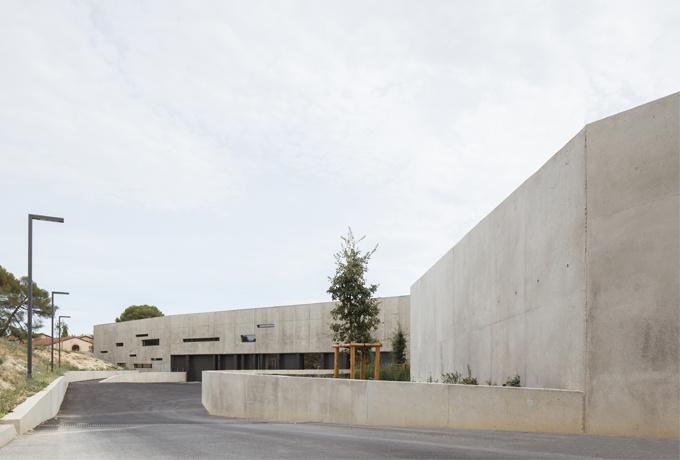 Vue de a façade de l'entrée des livraisons.<br/> Crédit photo : DOLMAIRE Kévin