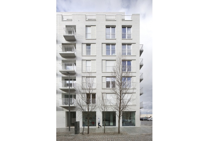 Vue de la façade du projet depuis la rue, advvt<br/> Crédit photo : Dujardin Filip