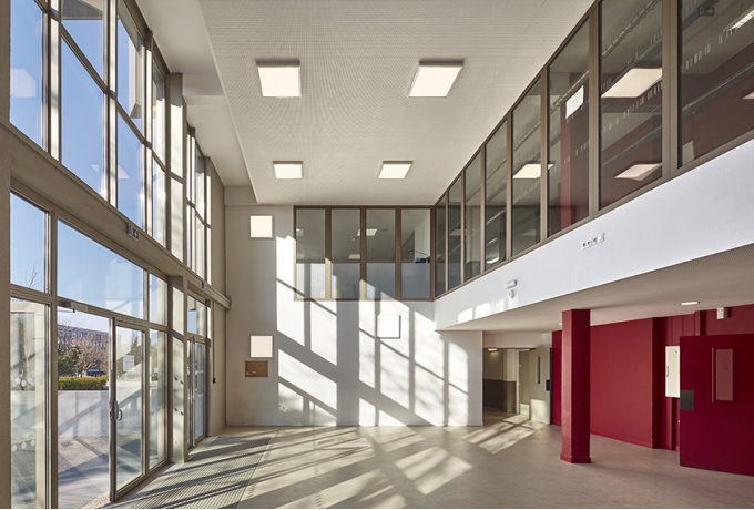 Hall d'accueil Lycée Robert Doisneau<br/> Crédit photo : ROUSSELOT Daniel