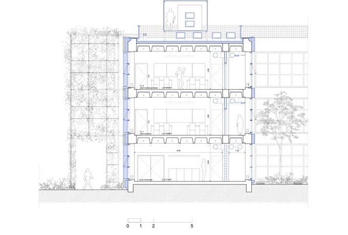 coupe du bâtiment montrant l’isolation extérieure de la façade et les nouveaux conduits de ventilation mécanique.